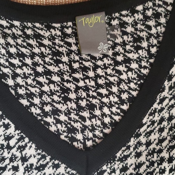 Taylor XL Beige/Black Houndstooth sweater dress - Picture 3 of 8